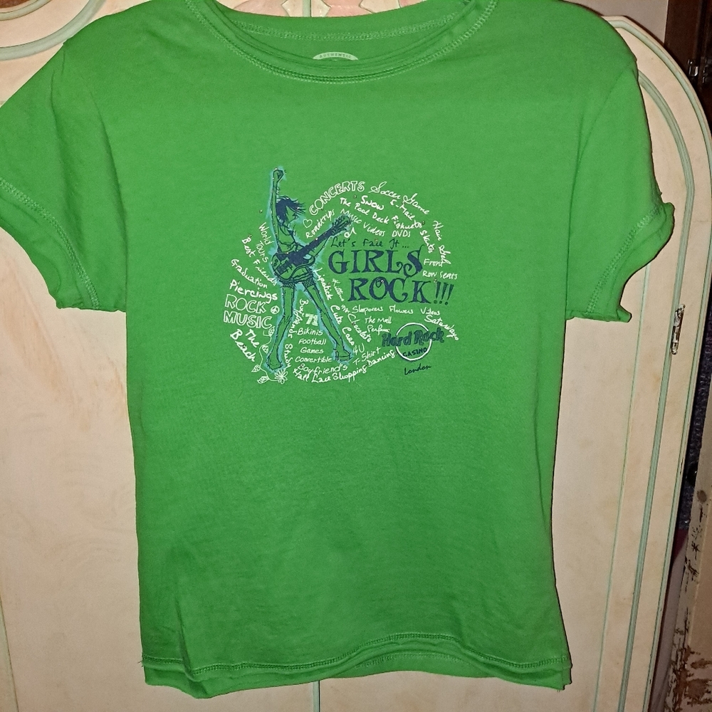 Hard Rock Casino London Green T-shirt Girl's Rock Sz L fitted Vintage yet New.